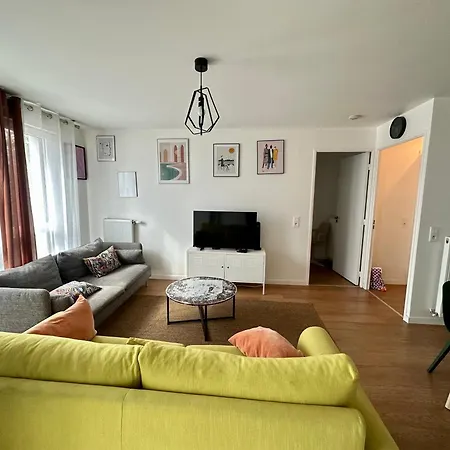 2 Pieces Avec Parking Pres De Paris By Immo Kit Lejlighed